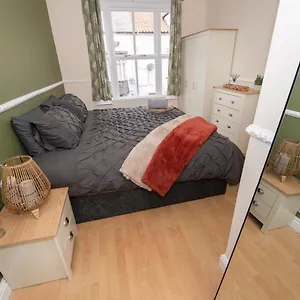 Emmadale Bridington Town Centre Sleeps 10 Holiday home